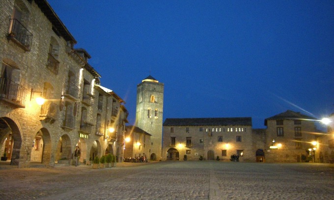 Charo Cottage | MERY overboard. Pyrenees. In Charo, 15 minutes from Ainsa. Pets.