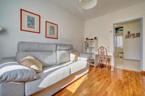 Old Town Apartment | Mesón Pamplona by Clabao