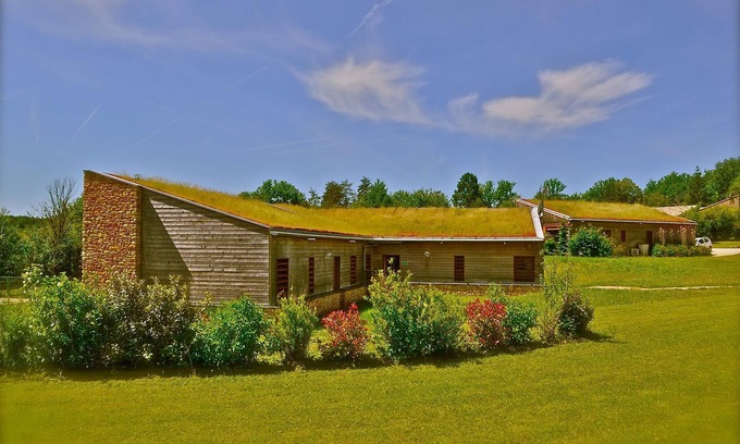 Sorges-et-Ligueux-en-Perigord Cottage | Métairie: 5* listed ecological villa with swimming pool in the heart of Périgord