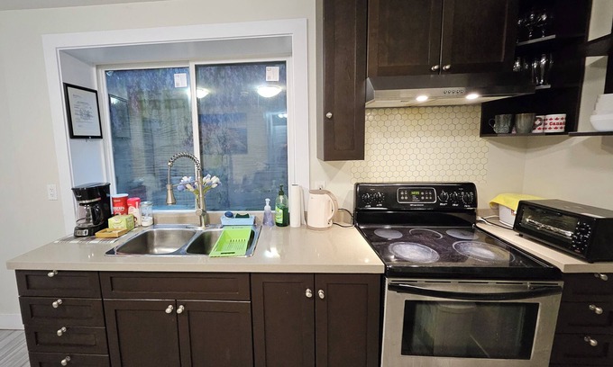 New Westminster House | Metropolis MetroTown Area lovely place 2 bedrooms near Skytrain