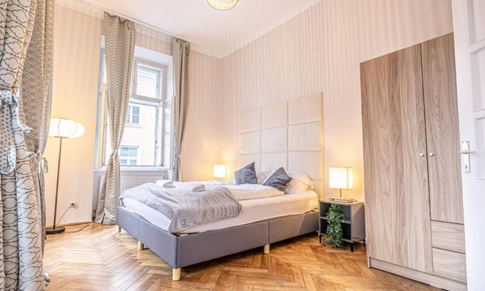 Landstrasse Apartment | Metropolitan Charm: Stylish 2+1 Apt@ Vienna's Core