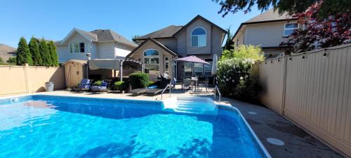 South Newton Villa | Metropolitan Dream Stay with Pool and Hot Tub