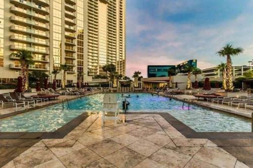 Las Vegas Apartment | MGM 32809 Signature Studio Strip View
