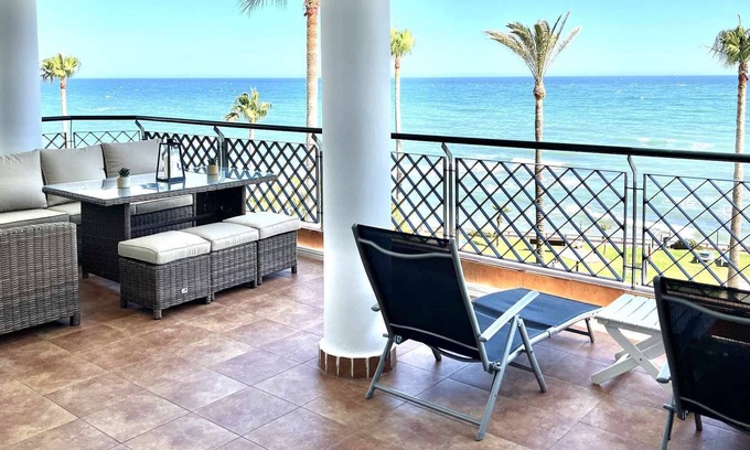 Sitio de Calahonda Apartment | Mi Capricho 170 Beachfront Apartment