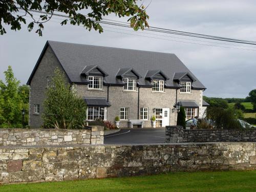 Cong Bed & Breakfast | Michaeleen's Manor B&B