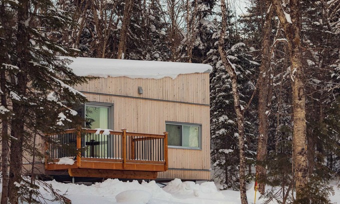 Notre-Dame-Auxiliatrice-de-Buckland Ski Chalet | Micro-Cabine in the Mountains - Solstice 6