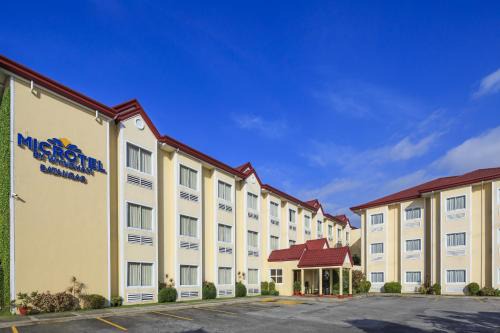 Santo Tomas Hotel | Microtel by Wyndham Batangas