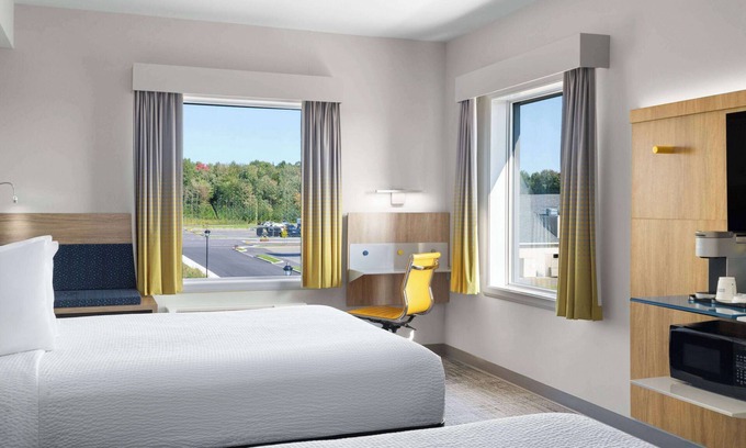 Brownsburg-Chatham Hotel | Microtel by Wyndham Lachute
