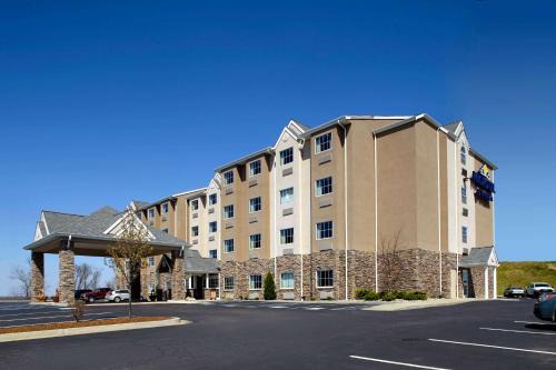 New Martinsville Hotel | Microtel Inn & Suites by Wyndham New Martinsville