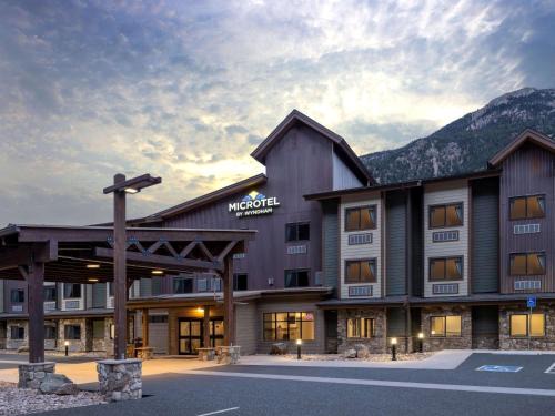 Georgetown Hotel | Microtel Inn & Suites by Wyndham Georgetown Lake