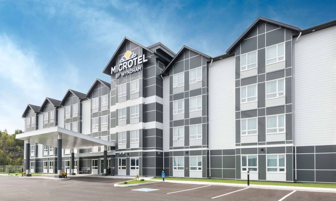 Sudbury Hotel | Microtel Inn & Suites by Wyndham Sudbury