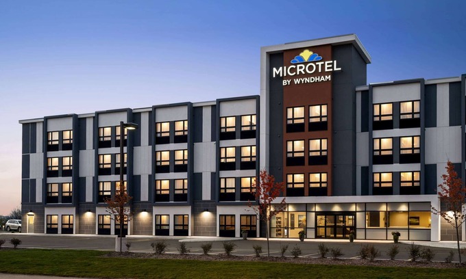 Aurora Hotel | Microtel Inn & Suites by Wyndham Aurora