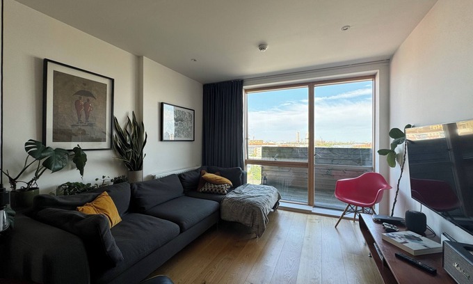 Bromley South Apartment | Mid-Century Interior Designed 2BD Flat, London