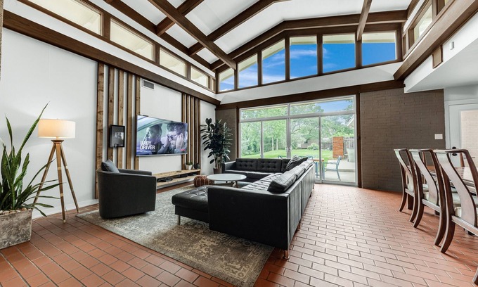 Bryan House | Mid-Century Modern @ Texas A&M Sleeps 16+ in Style
