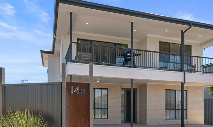 Port Noarlunga South House | Mid Coast Surf & Vines by Wine Coast Holidays