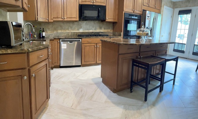 Lakeview Villa | Mid-Long Term Rental villa, pretty location with piano, movie, fitness, trail…