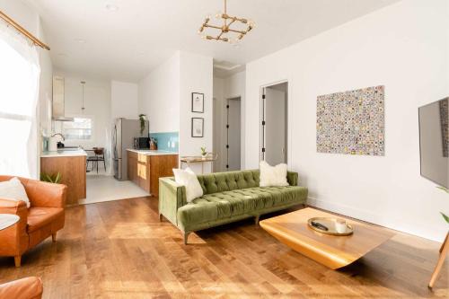 Sunnyside House | MidCentury Dream 2BR - 95 WalkScore