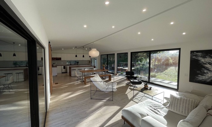 La Canada Flintridge House | Midcentury Modern Gem with panoramic mountain and ocean views