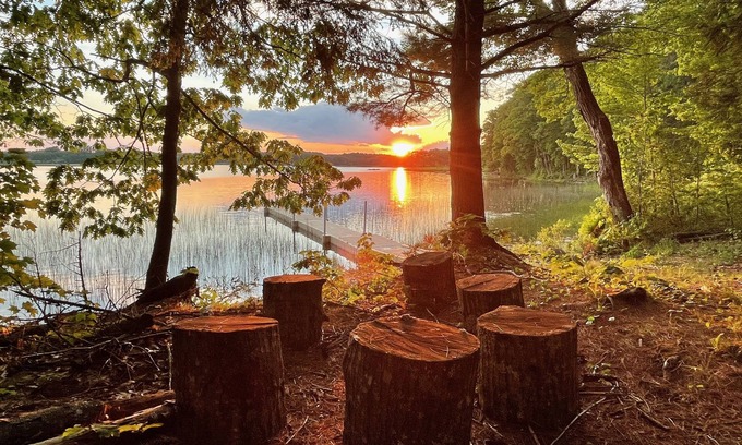 Waldoboro Cottage | Midcoast Maine Lakefront Cottage in the Woods