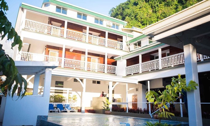 Roseau House | Middle Ham Suite - Villa Copthall