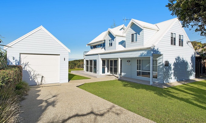 Lake Cathie House | Middle Rock Beach House - absolute ocean in front