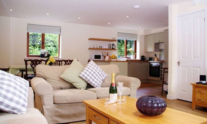 Alton Cottage | Middledown - a cottage that sleeps 7 guests in 3 bedrooms