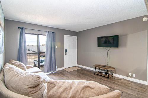 Midland Apartment | Midland Condo With Pool