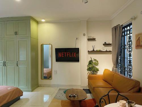 Hanoi Backpacker Quarter Apartment | Migo Housing - Hanoi Beer Street - Central and Spacious - Ensuite Kitchen - Ensuite Bathroom