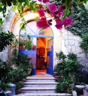 Abu Ghosh Hotel | Mikes Khan