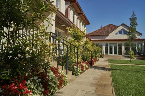 Kunszentmiklos Apartment | MiklósGrill - Kunszentmiklósi Étterem és Panzió