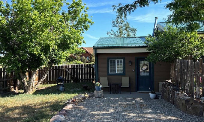 La Veta Cottage | Mil Suite-1-bedroom cottage with surrounding mountain views