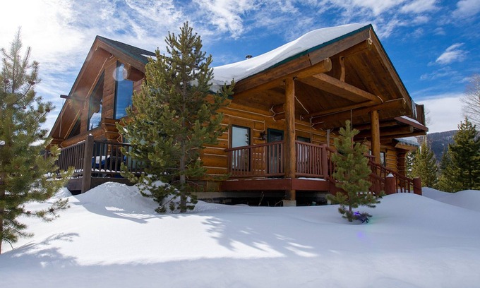 Pole Creek Preserve Cabin | Miles Behind Log Cabin by Stay Winter Park