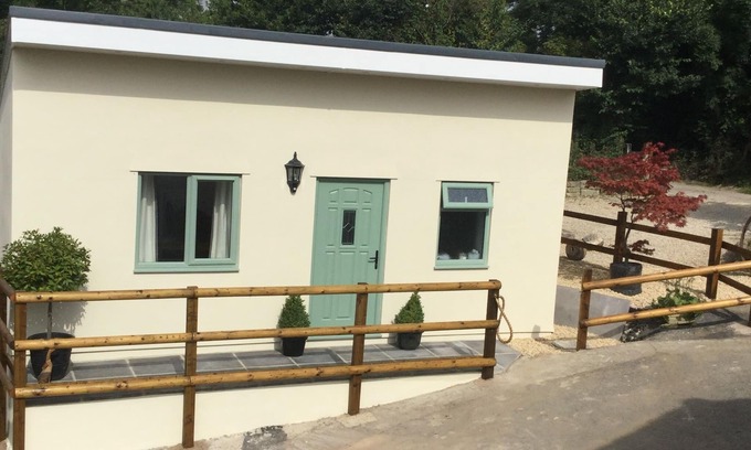 Newton St Loe Cottage | Mill Lane Cottage, a pretty cottage in beautiful countryside, 4 miles from Bath.