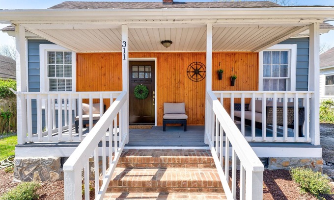 Rock Hill House | Millie the Mermaid - Renovated Mill house circa 1906 Near Winthrop