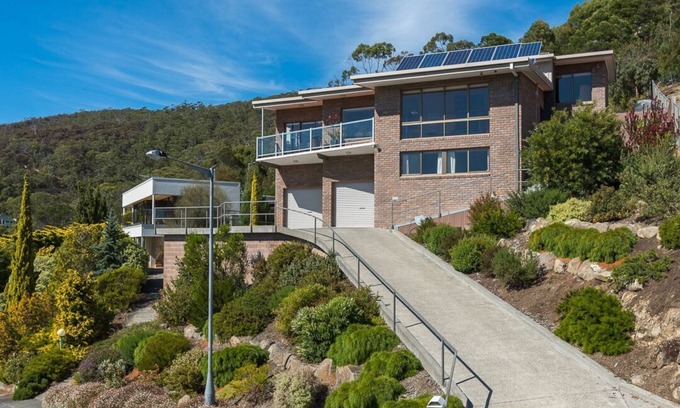 Sandy Bay House | Million Dollar View Day and Night - for big family or few families together