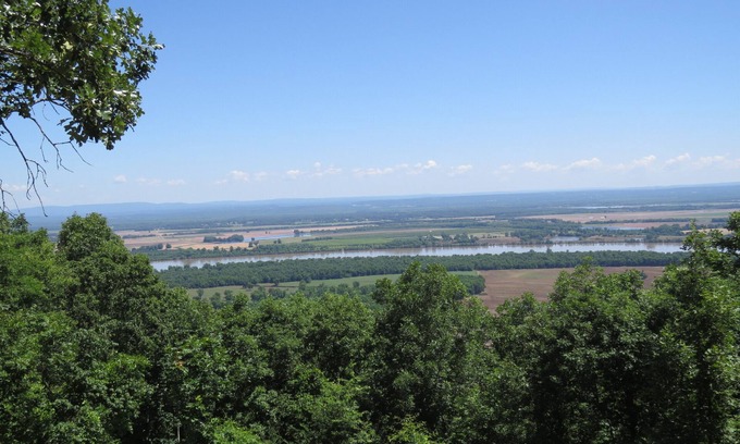 Morrilton House | Million Dollar View overlooking Arkansas River- NOW WITH WIFI