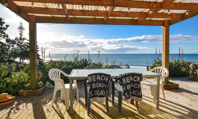Pukehina House | Million Dollar View, Private Beach Access and a Spa Pool