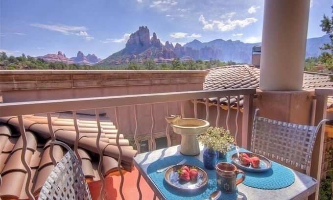 Sedona House | *Million $ Views * Ensuite Jetted Tub For Two * Fireplace * Deck * Walk to All