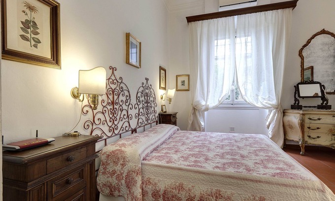 Santa Maria Novella Apartment | Mimi, spacious apartment with private garden in the heart of Florence