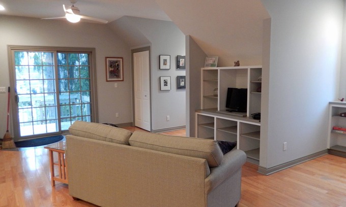 Saugatuck Apartment | Mim’s Place Clean, Close and Convenient Apartment "On the Hill" in Saugatuck