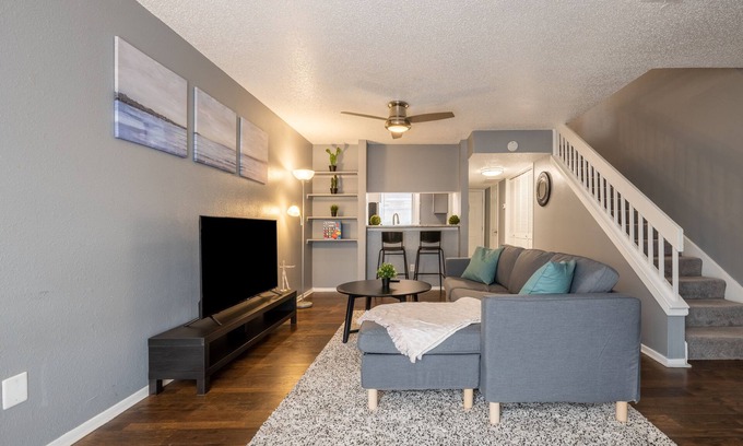 North Burnet House | Min's Away From Domain, Q2, Breweries W/Pool