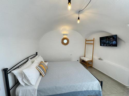 Santorini Apartment | Mini Canava