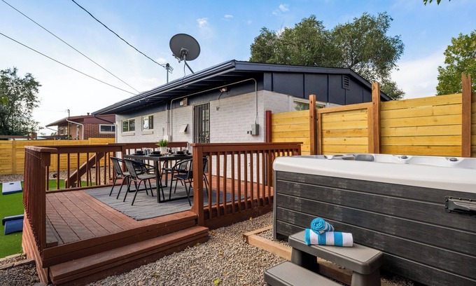 Arvada Plaza Area House | Mini Golf Fire Pit Hot Tub, Game House for 14