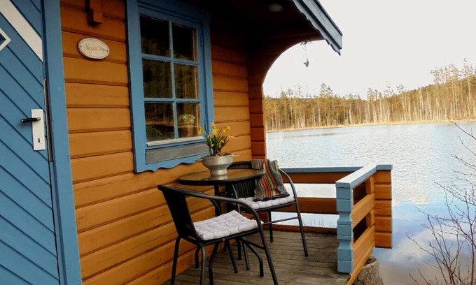 Kopparberg House | Mini holiday home, located at a mini-lake in Bergslagen