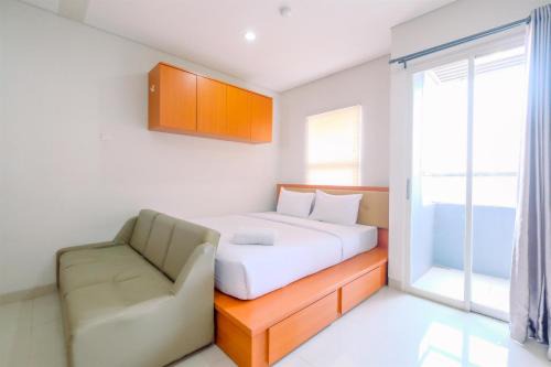 Pondokcina Apartment | Minimalist and Nice Studio Apartment Atlanta Residence By Travelio