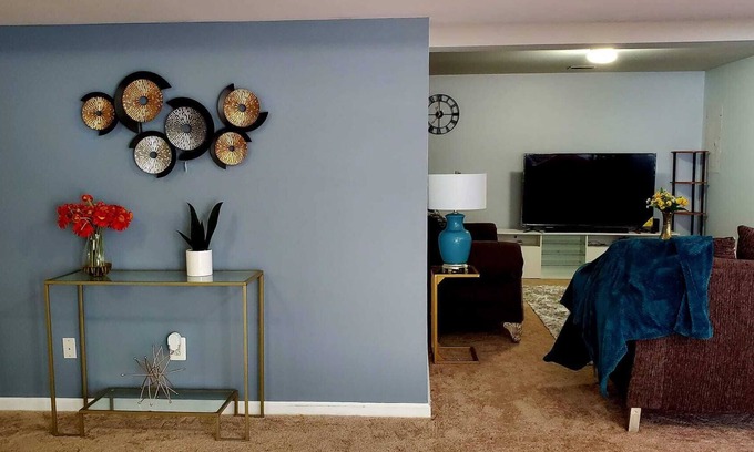 Dumfries House | Minimalist Basement Apartment - cozy and spacious for all