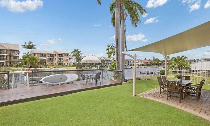 Maroochydore House | Minimum 3 night stay 4 Bed/2 Bath Sleeps 10 (max 6 Adults)