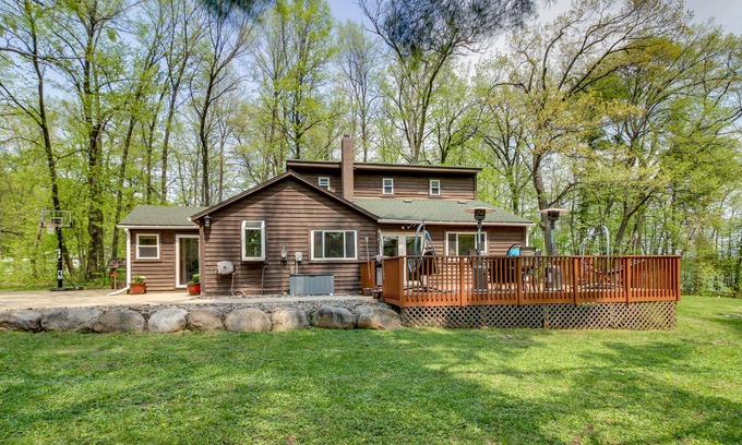 Ossipee Cottage | Minnesota Cabin w/Deck & Private Beach