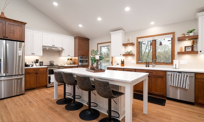 Minnetonka House | MINNeSTAY* Creekside Lodge | Nature |