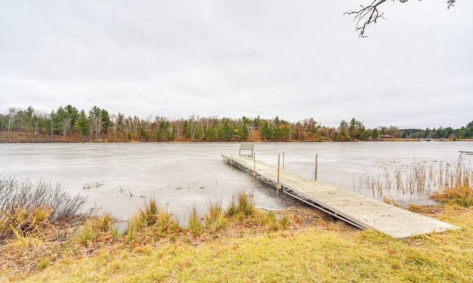 Gordon Cabin | Minong Flowage Cabin w/Fire Pit & Dock!